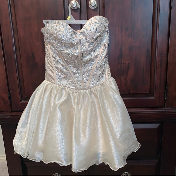 Embellished strapless dress - Picture 2 of 9